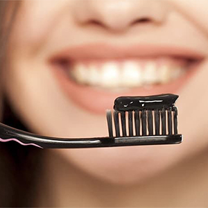 آیا خمیردندان‌های حاوی زغال برای درخشندگی دندان مؤثر هستند؟